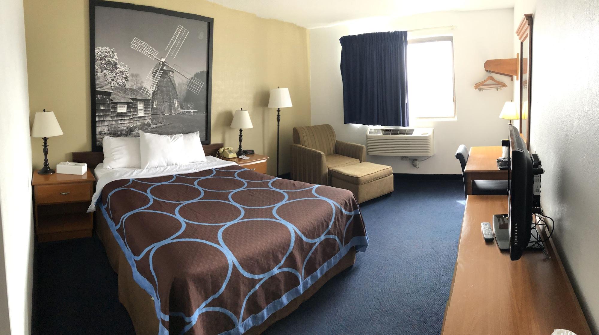 Super 8 By Wyndham Montgomery Maybrook Exterior photo