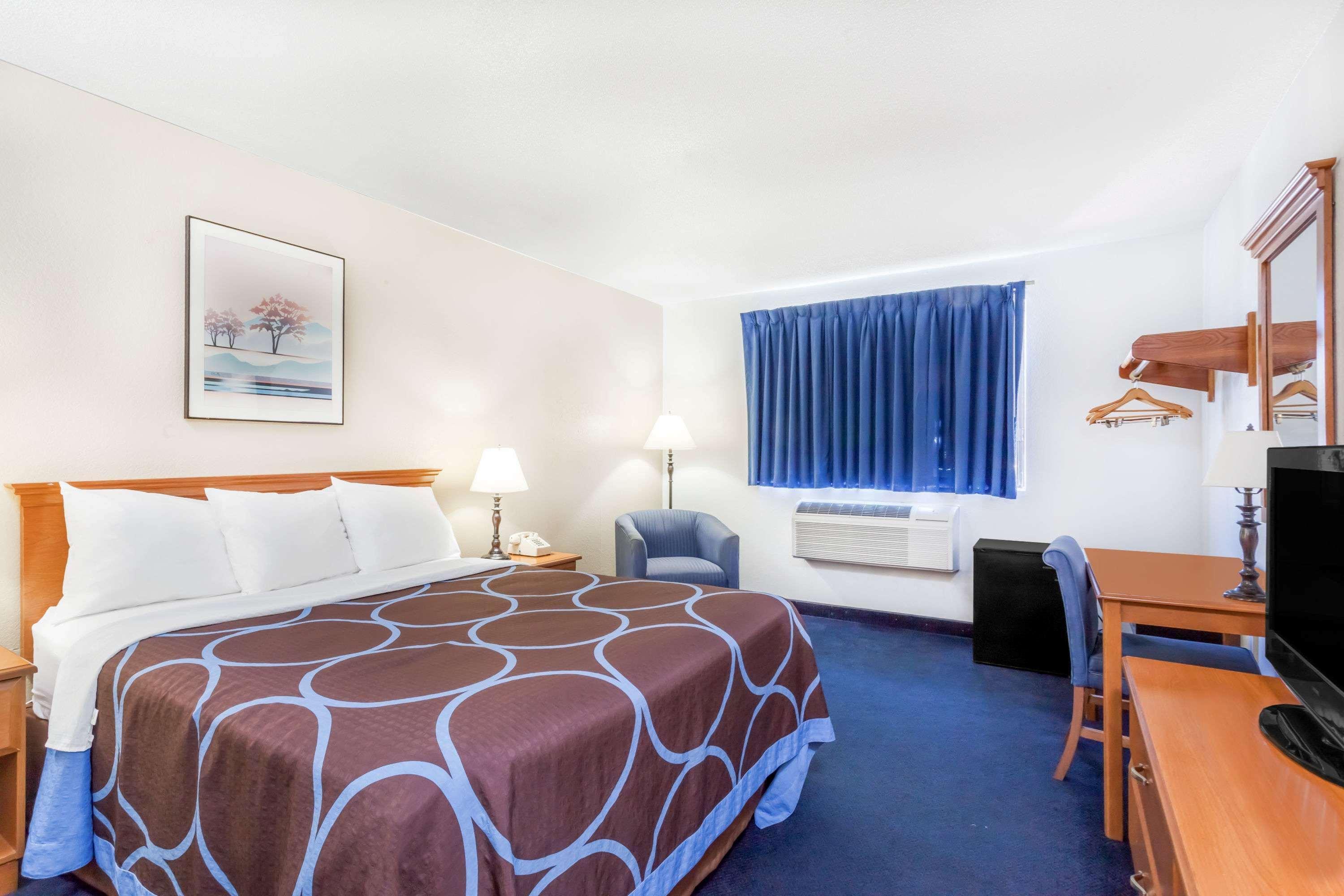 Super 8 By Wyndham Montgomery Maybrook Exterior photo
