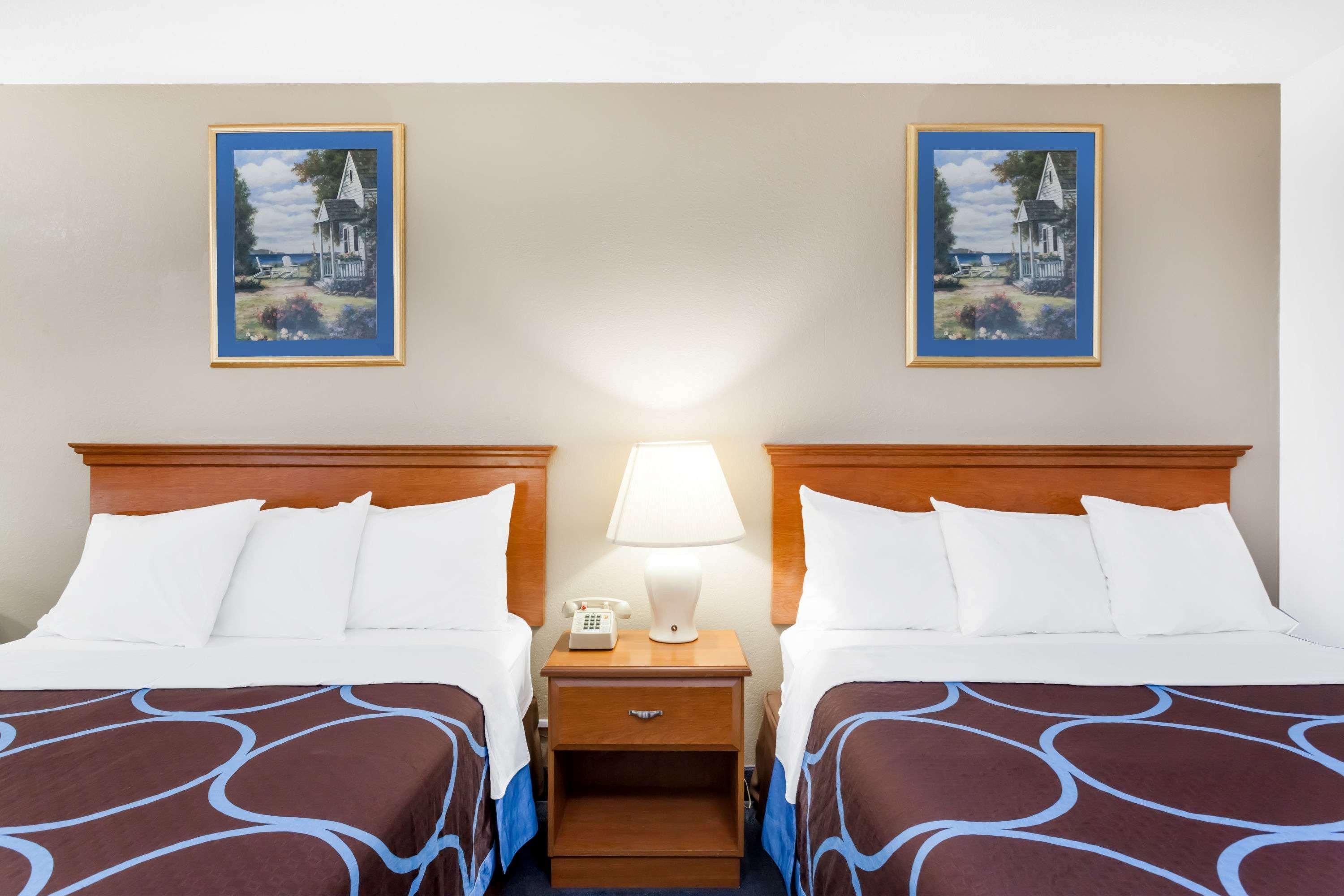 Super 8 By Wyndham Montgomery Maybrook Exterior photo