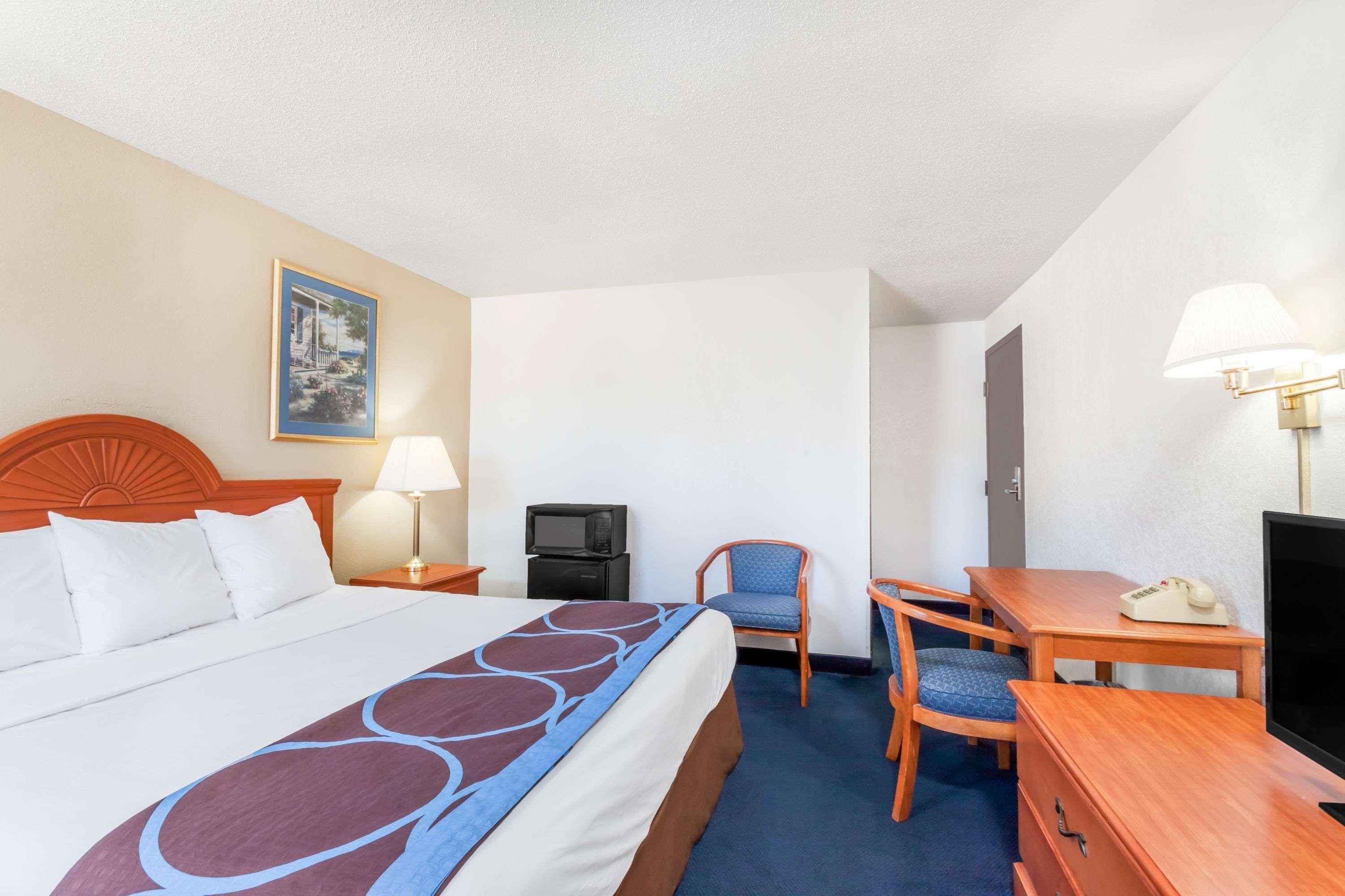 Super 8 By Wyndham Montgomery Maybrook Exterior photo
